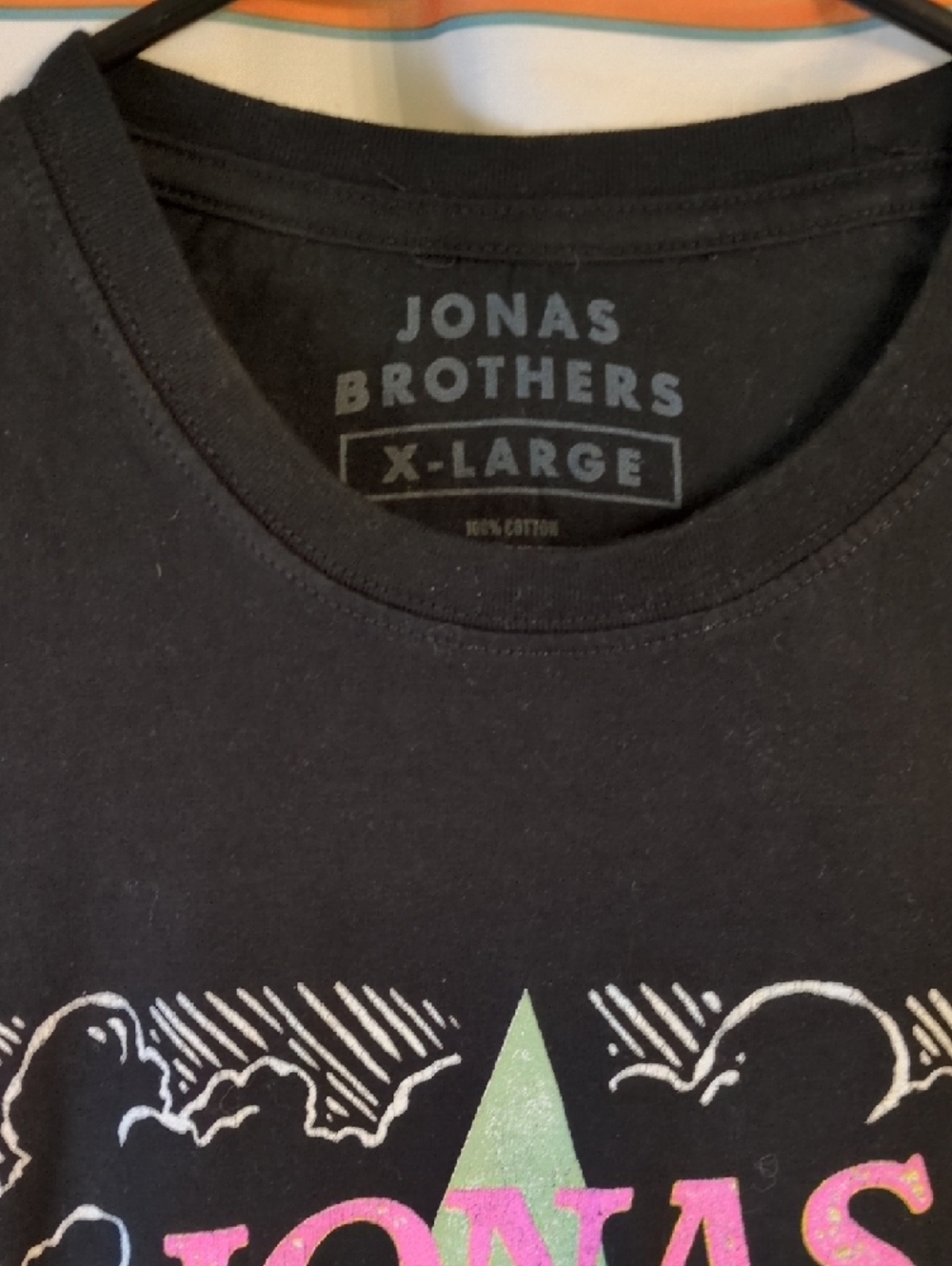 Jonas Brothers Black Graphic Tee with Pink & Green Star Print - Picture 2 of 2
